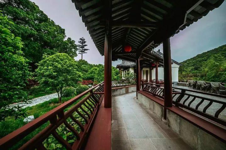 外卖小哥3年赚102万，拿极端案例进行励志宣传？不如解决经济下行的各种矛盾！